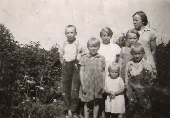 1958 Lassilan lapset: Pentti, Tauno, Anna, Tuula, Elina, Marja ja  Pirkko