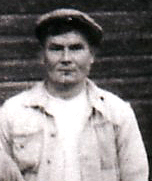 1944 sotavanki Ivan Ivanovitsh.
Syyskesällä 1944 Niemisenharjussa oli töissä sotavanki Ivan Ivanovits, joka oli kotoisin Leningradin Pushkinin kaupunginosasta. Hän oli 33-vuotias, jolla oli vaimo Olga ja kaksi poikaa: Vitja ja Semlja. Hän joutui palaamaan syys-lokakuun vaiheilla takaisin vankien palautuksen yhteydessä.