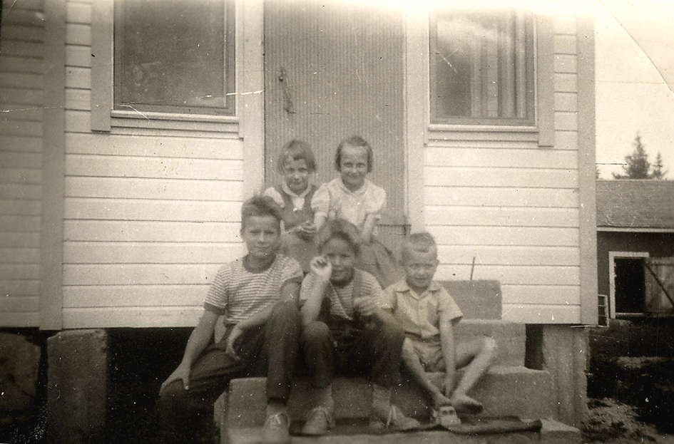 1960 Lapset kotiportailla