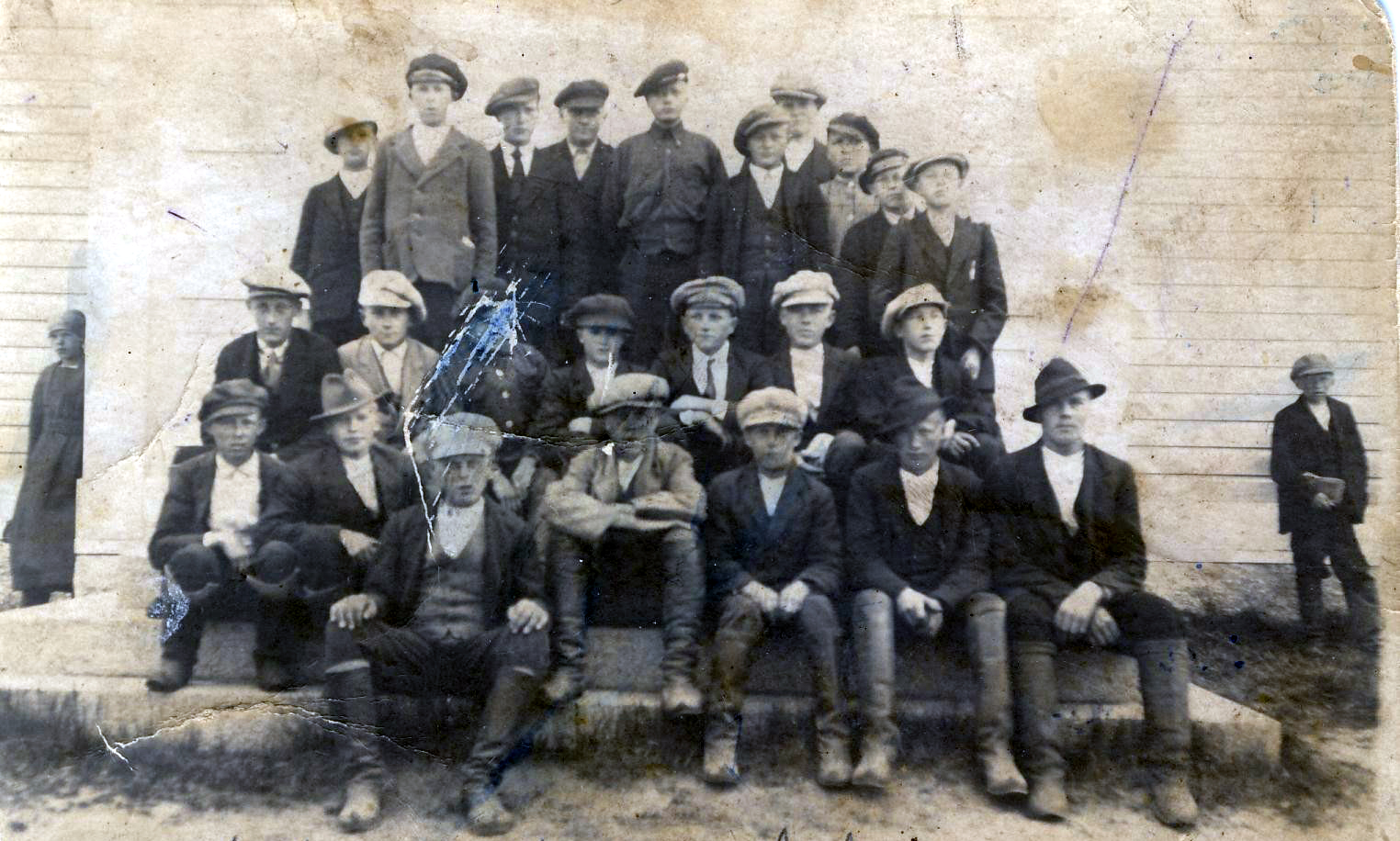 1920 Veikko rippikoulukuvassa