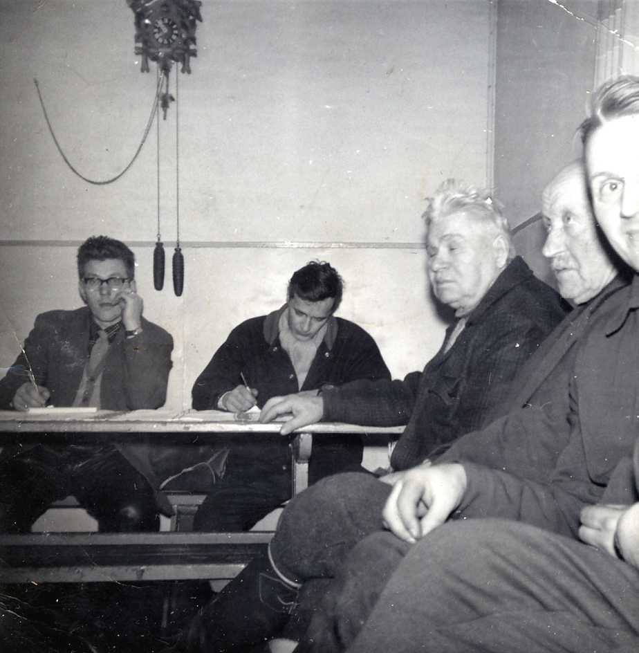 1967 Maanmiesseuran kokous Mäkelässä. Vasemmalla Urho Toivola - maatalousneuvoja, Pertti Vidgren kirjurina, Taavetti Kettunen, Taavetti Vidgren ja Mikko Kauppinen.