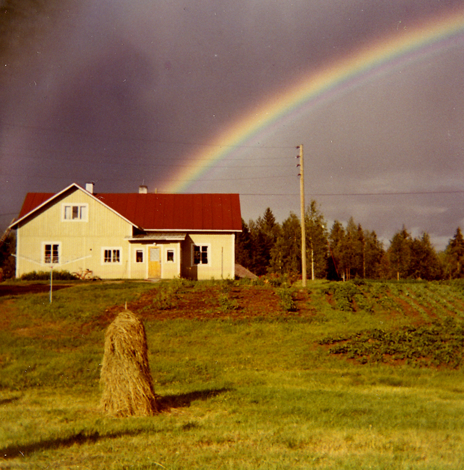 1969 Kaunis sateenkaari kotipihassa