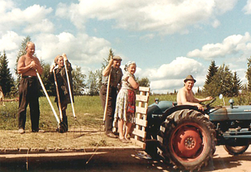 1955 kesänä heinänteossa