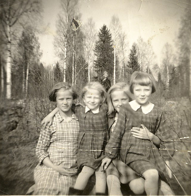 1956 koululaisia Kumpuniemen kärjessä