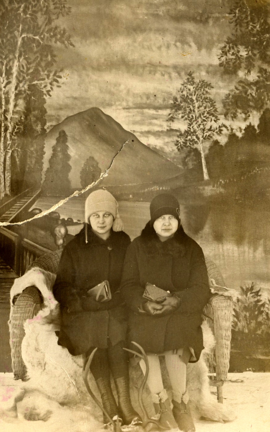 1928 Anja ja Kaisa 
