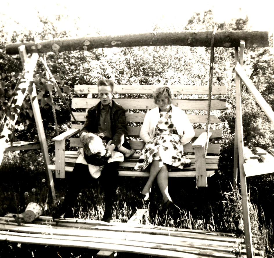 1962 Aini ja Erkki kiikussa