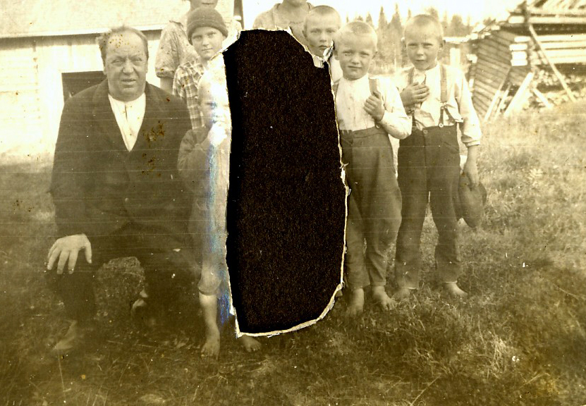 1941 Ville lastensa kanssa