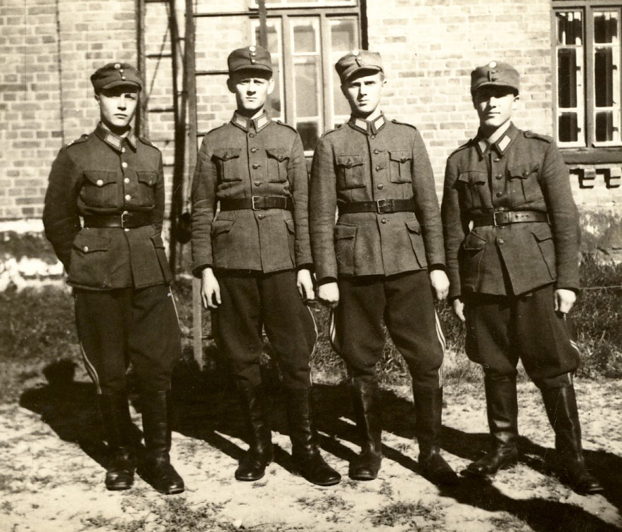 1951 Mikko rakuunoissa Lappeenrannassa