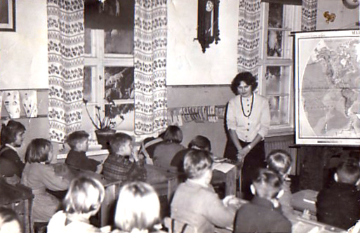 1966 Koulukuva Pyöreeltä, opettajana Lyyli Eskelinen