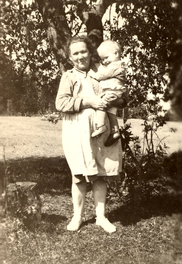 1951 Saimi-mummo ja Timo-poika
