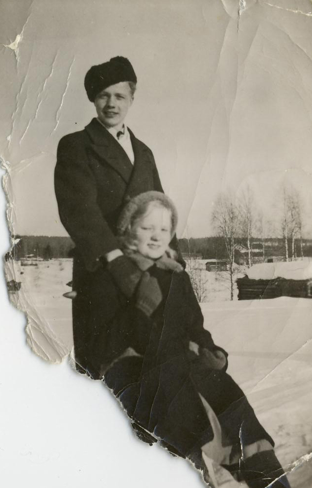 1950 Annikki serkkunsa kanssa