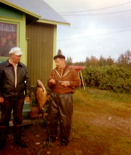 1970 Eino 3,5 kg painoisen lahnan kanssa