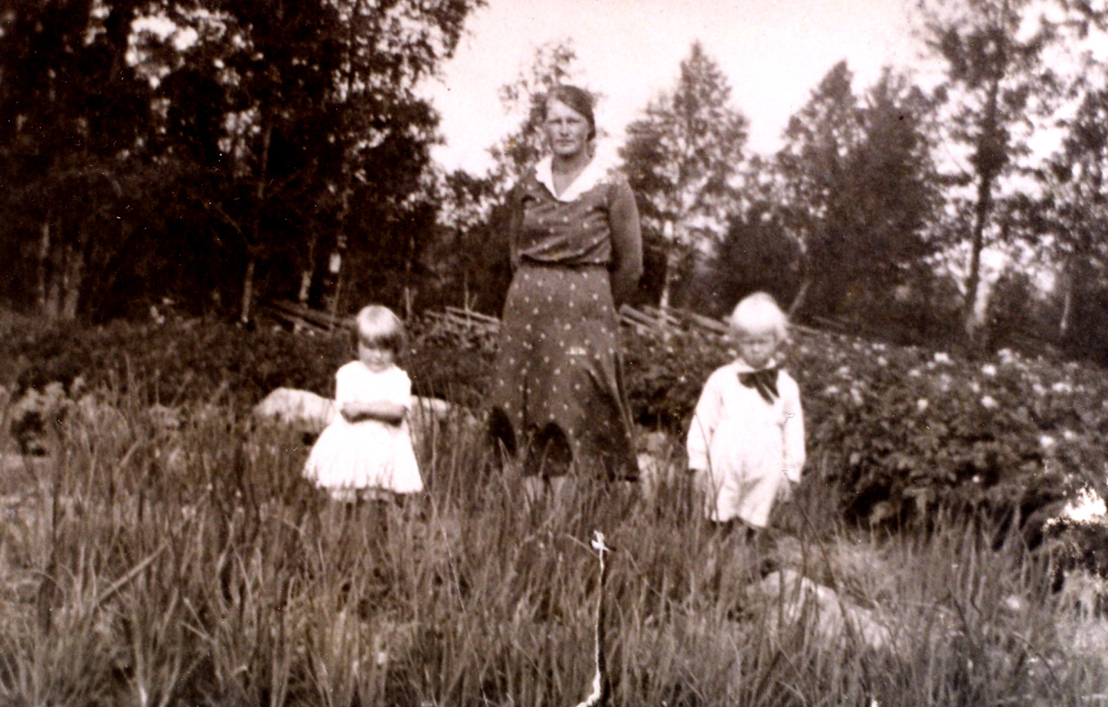 1931 saara, Liisa- sisko ja  veljenpoika Kyösti