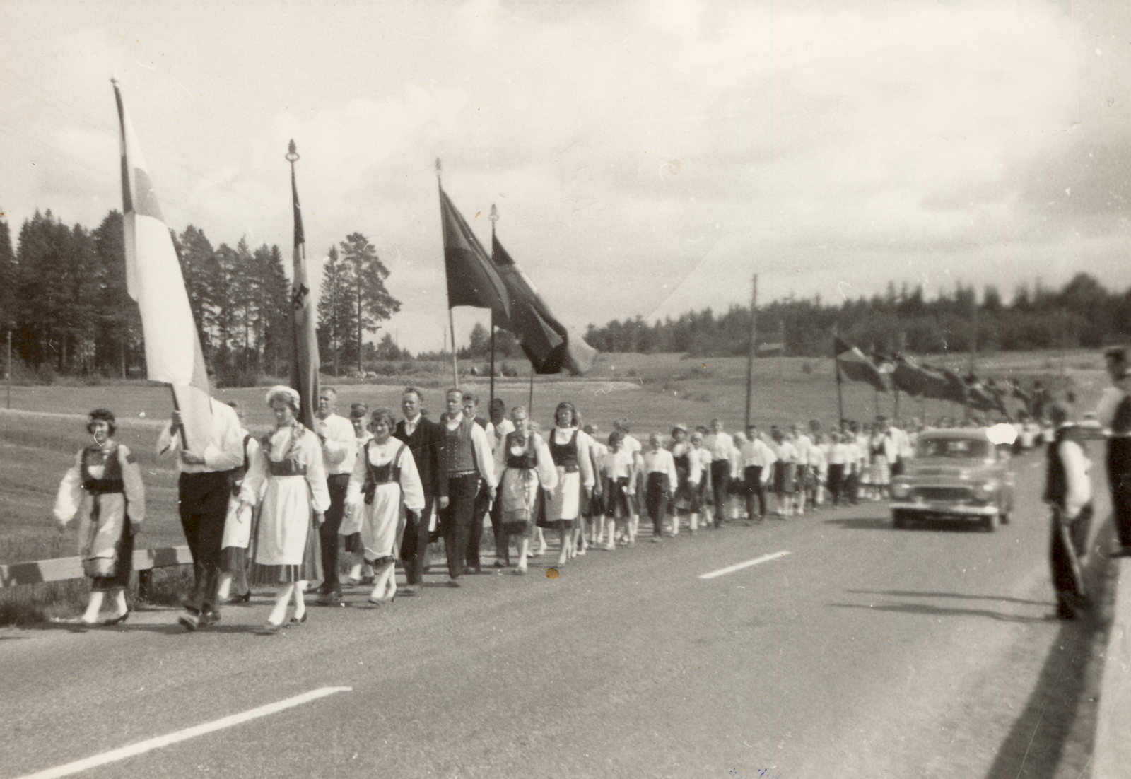 1963 Nuorisoseuralaiset marssilla
