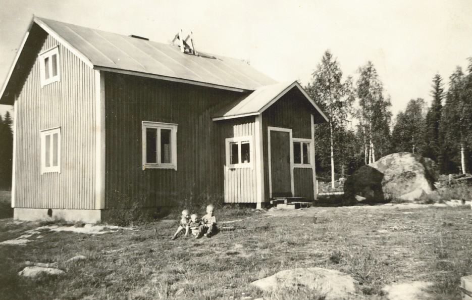1957 kotipihalla