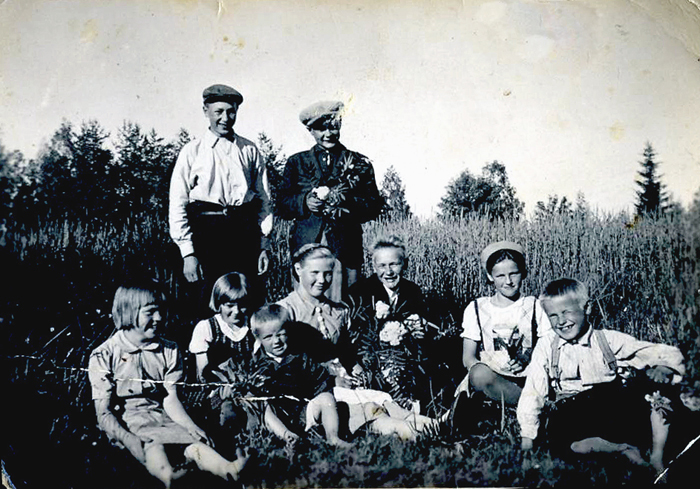 1942 Nuorisoa koolla