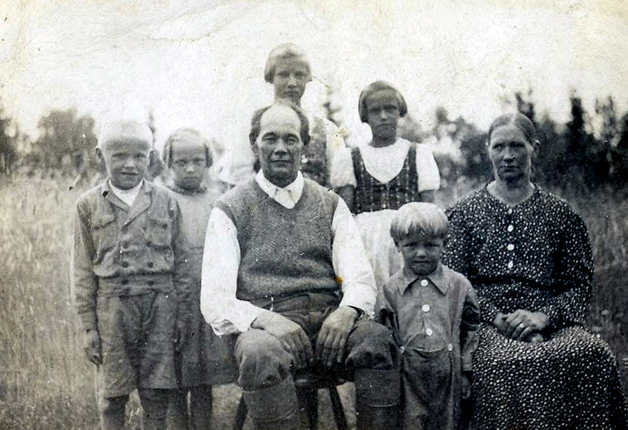 1940 Eljas ja Miina perhekuvassa