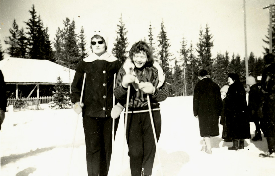 1960 Niemisten tanssilavan edestä
