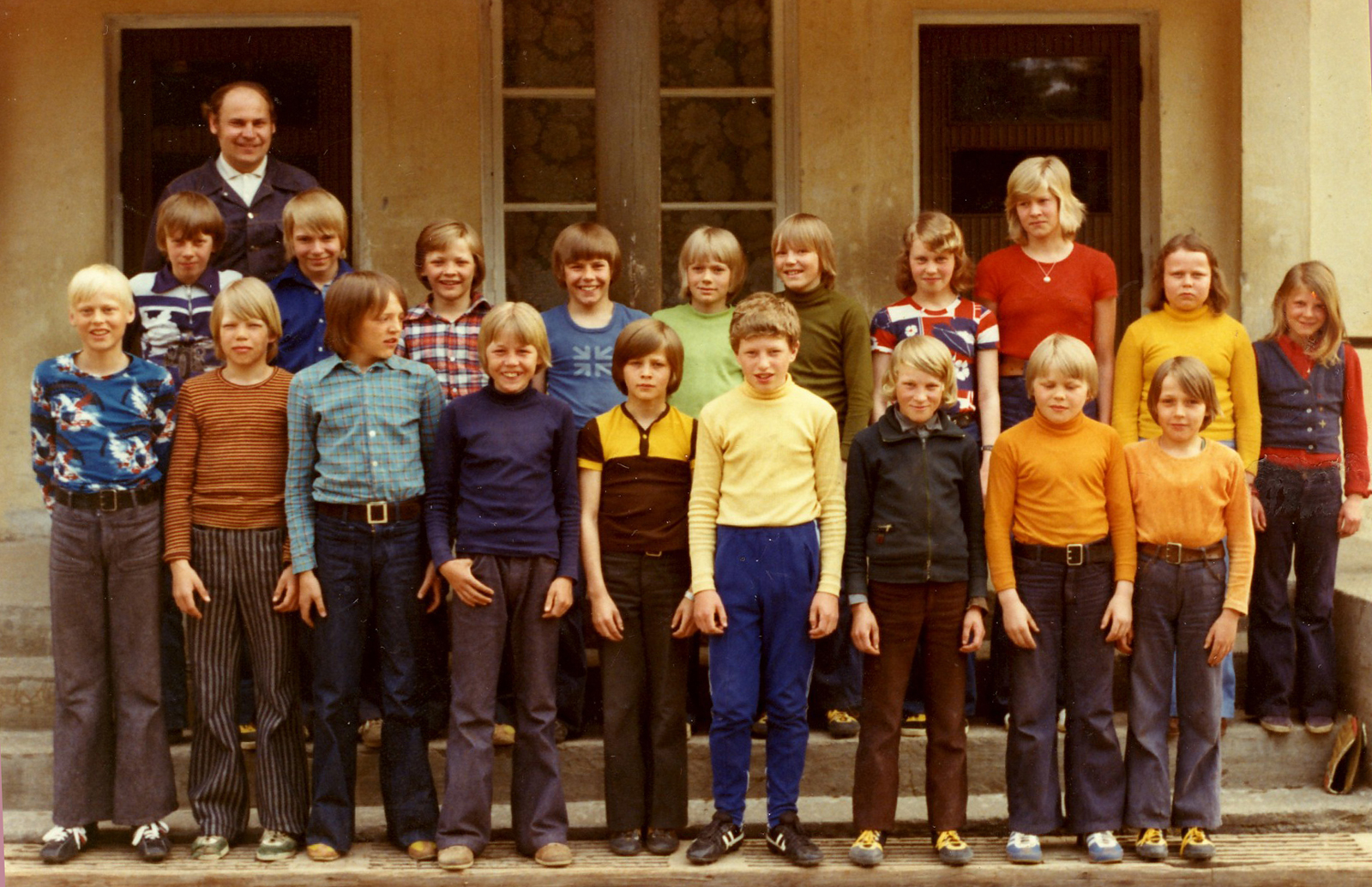 1976 Jarin luokkakuva Pyöreen koululta