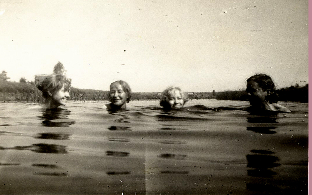 1947 Maija, Aili, Leena ja Eeva Kukkonen 