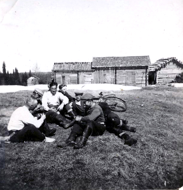 1955 Partasen Veikon pihassa