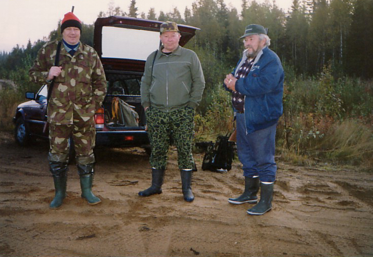 1994 Metsämiehet Piikalliolla, Einari, Harjun Eino ja Rauhalan Eino.