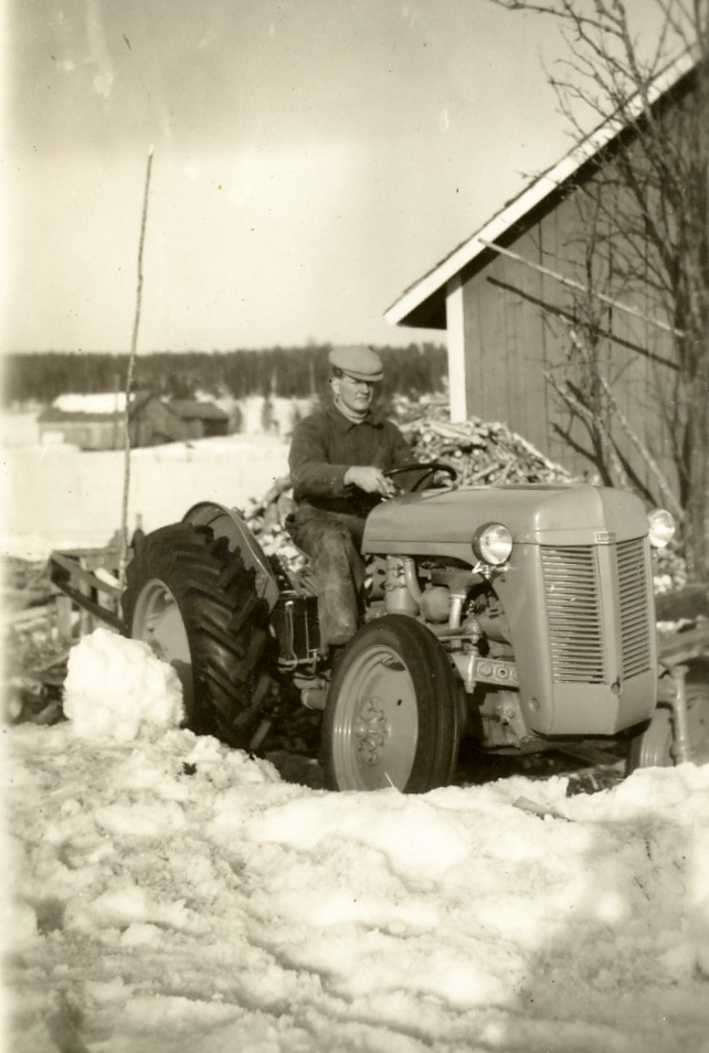 1956 Ensimmäinen traktori