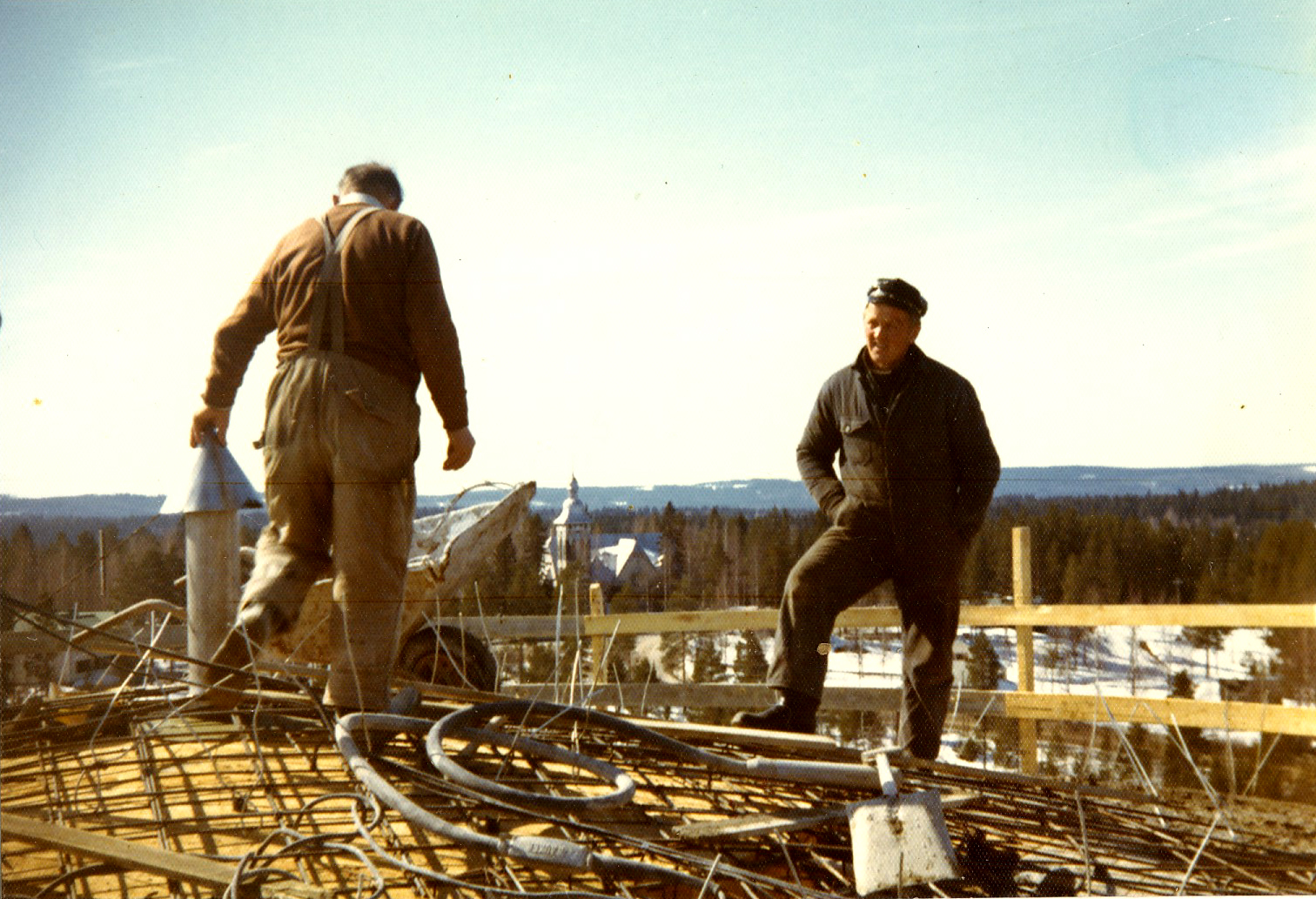1976 Erkki Sonkajärvellä vesitornilla