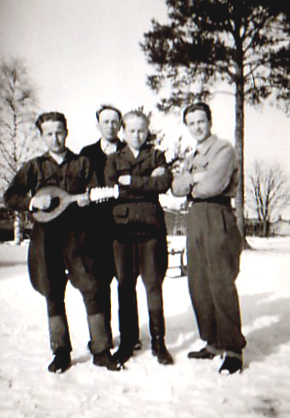 1950 Pojat poseeraamassa