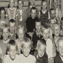 1957 Pyöreen ala-aste, opettajina Aino Turunen ja Heikki Sikanen border=