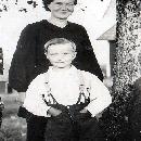 1937 kesällä Ahingon Pertti isänsä Matti Pekan ja sisarustensa kanssa  border=