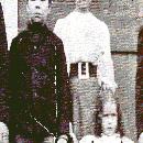 1910 Perhekuvassa Kettusen perhe, vas. Eljas Kettunen s.1867 Taavetti s.1895
Aliina s.1888
Martta s.1907, kuoli nuorena
Reeta Stiina os. Mård s.1865 border=