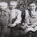 1945 Härkäahon Tarvaisia perhepotretissa