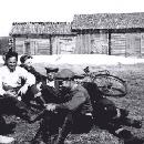 1955 Partasen Veikon pihassa border=