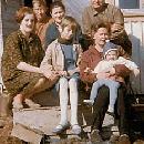 1969 perhepotretti Mäkelän rappusilla