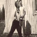 1959 Ami ja Einari kuulaa työntämässä