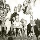 1953 Naapurit koolla border=