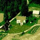 Ilmakuva Päivärinteen tilasta v.1980.

Päivärinteen tilan ensimmäinen isäntä oli ollut Jaakko Partanen, jonka jälkeen tilaa oli isännöinyt Jaakko Laukkanen (Tienhaara). 

Hänen aikanaan talossa oli pidetty nurkkatansseja, joista ei oltu kylällä pidetty ja, asiasta oli kanneltu suoraan pitäjän kirkkoherralle, Iisalmen papille Brofeltille. 

Hän oli todennut varsin kansanomaisesti, että: 